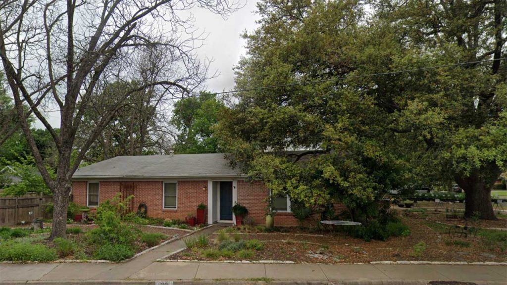 A streetview of theresidence.